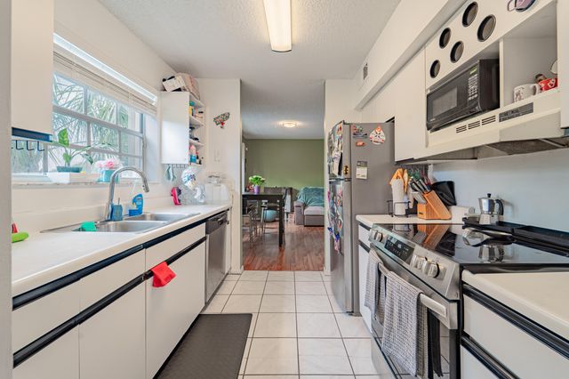 433 SW 86th Avenue 208, Pembroke Pines, FL 33025