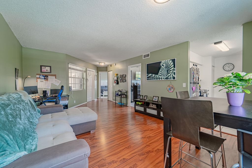 433 SW 86th Avenue 208, Pembroke Pines, FL 33025