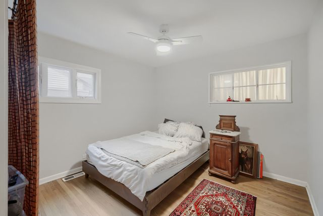 1301 S 2nd Avenue, Des Plaines, IL 60018