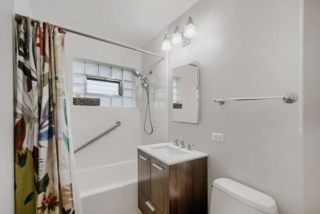 1301 S 2nd Avenue, Des Plaines, IL 60018