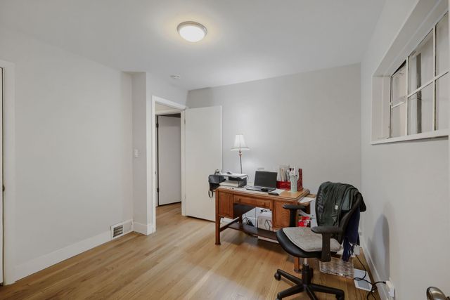 1301 S 2nd Avenue, Des Plaines, IL 60018