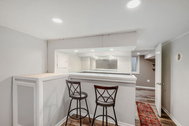 1301 S 2nd Avenue, Des Plaines, IL 60018