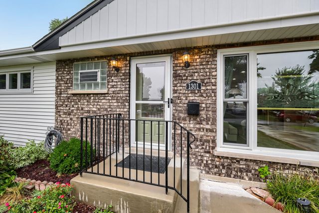 1301 S 2nd Avenue, Des Plaines, IL 60018