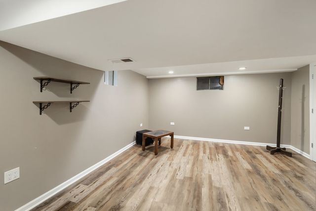 1301 S 2nd Avenue, Des Plaines, IL 60018