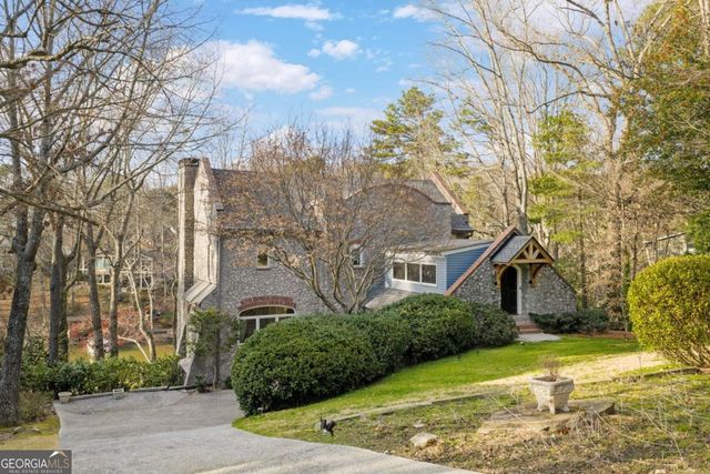 606 Hilltop Lane, Berkeley Lake, GA 30096