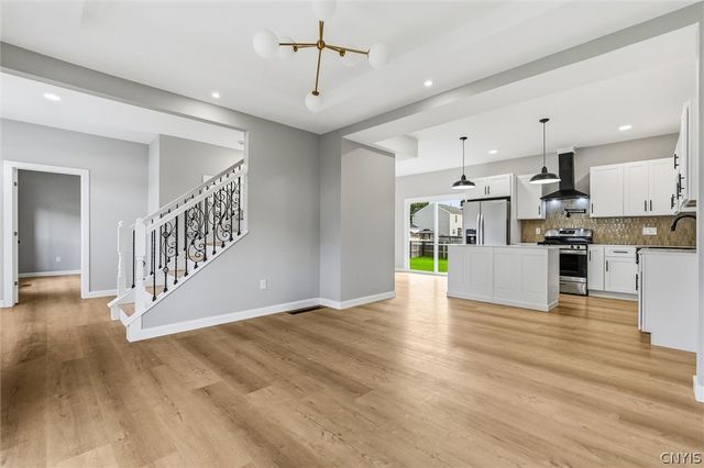 8252 Dampier Circle, Clay, NY 13090