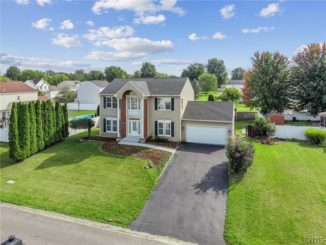 8252 Dampier Circle, Clay, NY 13090
