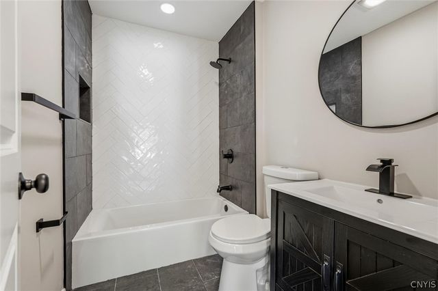 8252 Dampier Circle, Clay, NY 13090
