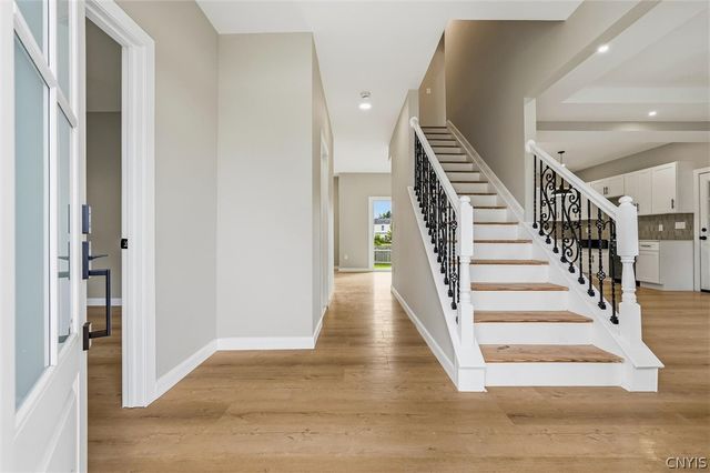 8252 Dampier Circle, Clay, NY 13090