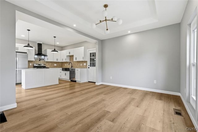 8252 Dampier Circle, Clay, NY 13090