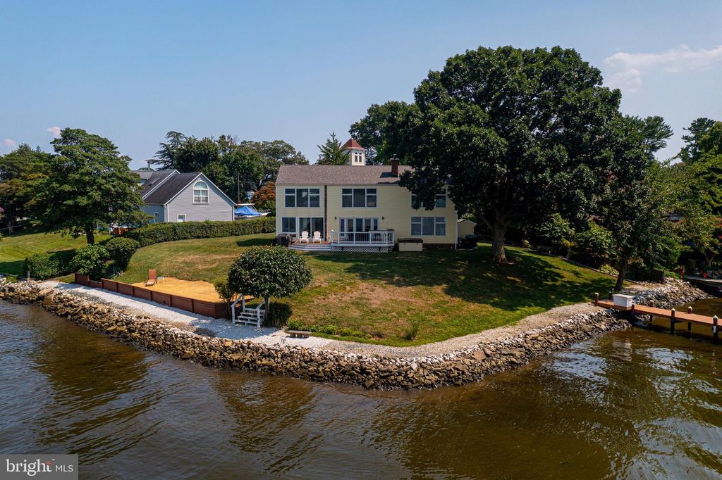 2334 MARTIN DR, Baltimore, MD 21221