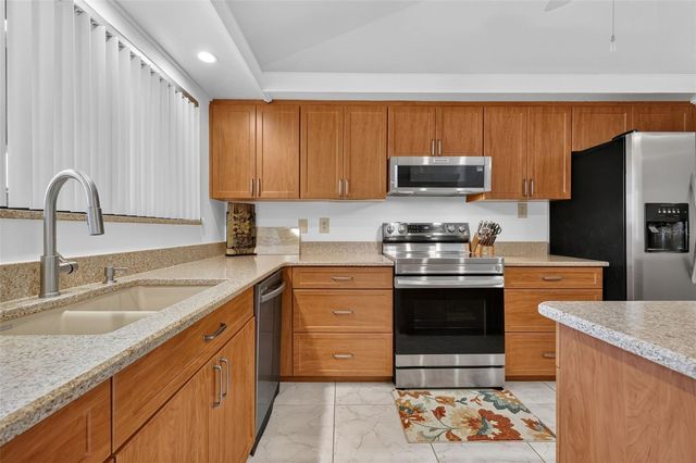21 TOWNHILL DRIVE, Eustis, FL 32726
