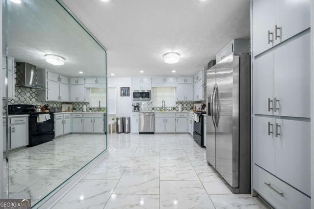493 Greg Drive SW, Lilburn, GA 30047
