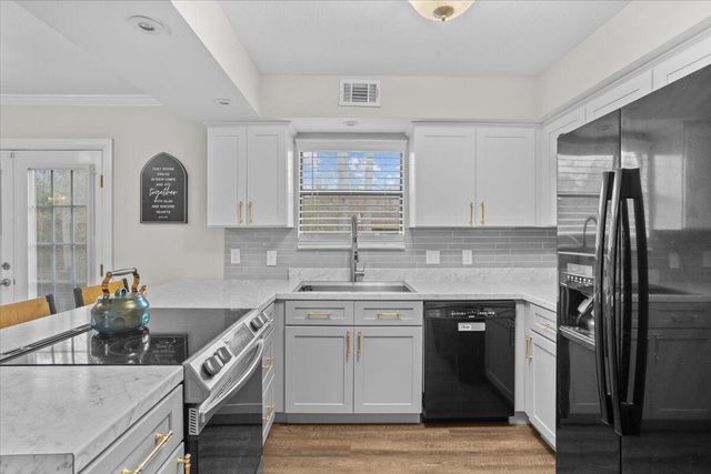 210 Pinehills Dr., Hattiesburg, MS 39402