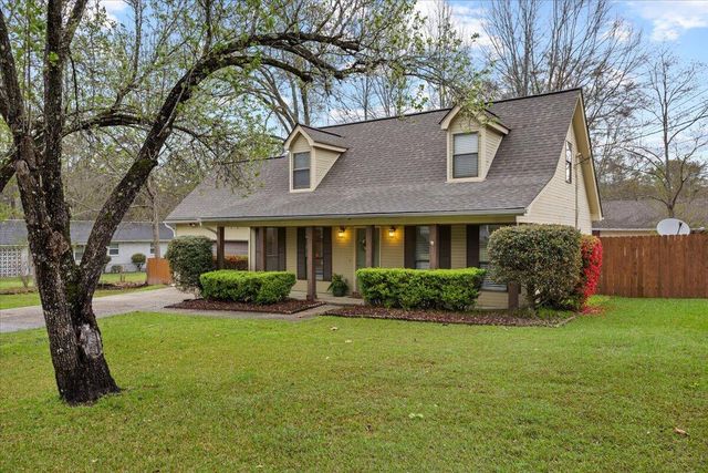 210 Pinehills Dr., Hattiesburg, MS 39402