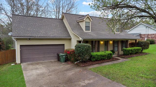 210 Pinehills Dr., Hattiesburg, MS 39402