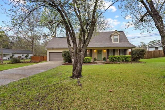 210 Pinehills Dr., Hattiesburg, MS 39402