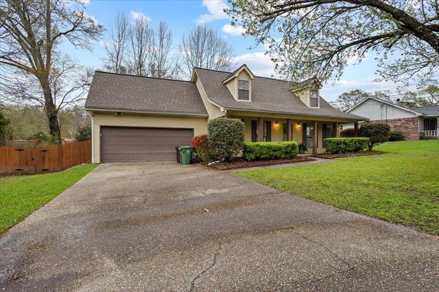 210 Pinehills Dr., Hattiesburg, MS 39402