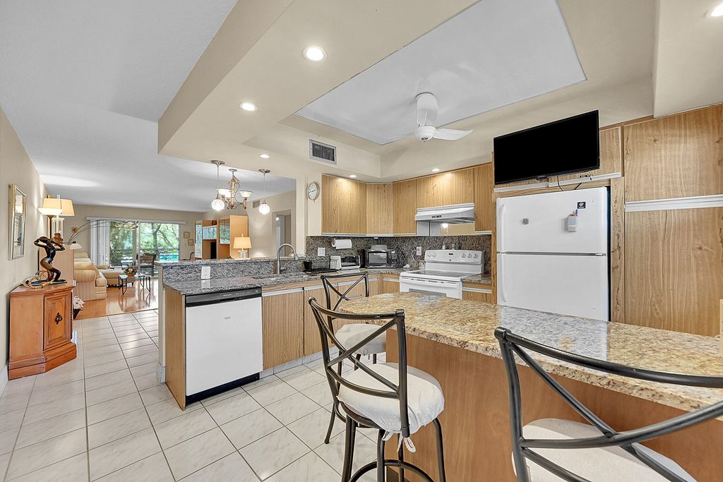 2102 Lucaya Bend D2, Coconut Creek, FL 33066