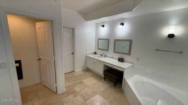 13980 E Kalil Drive, Scottsdale, AZ 85259