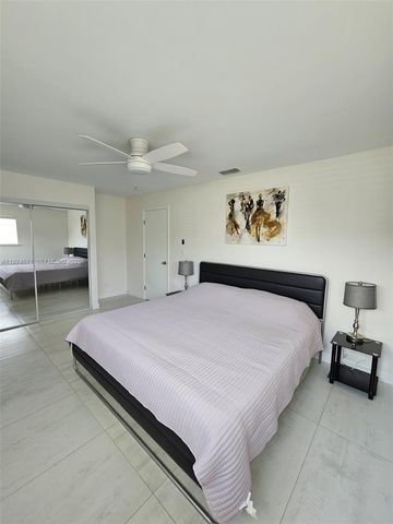 1001 SE 14th Dr, Deerfield Beach, FL 33441