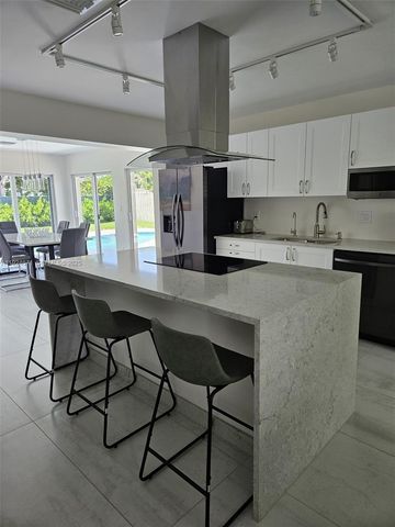 1001 SE 14th Dr, Deerfield Beach, FL 33441