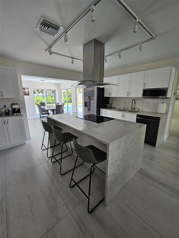 1001 SE 14th Dr, Deerfield Beach, FL 33441