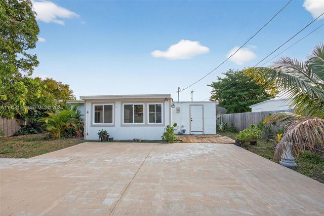 171 Tulip Tree Dr, Lake Worth, FL 33462