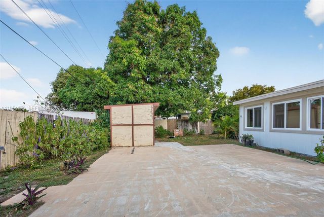 171 Tulip Tree Dr, Lake Worth, FL 33462