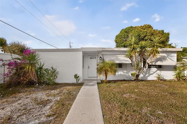 171 Tulip Tree Dr, Lake Worth, FL 33462