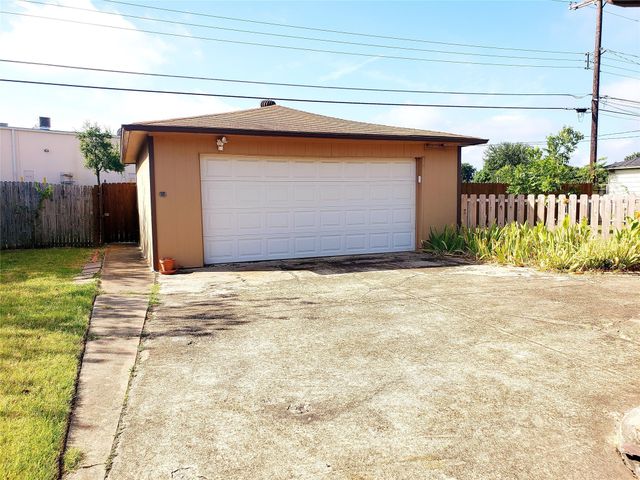 11038 Wyatt Street, Dallas, TX 75218