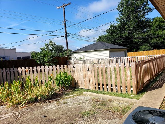 11038 Wyatt Street, Dallas, TX 75218