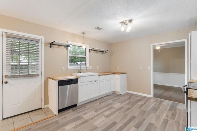11410 FAIRWOOD AVENUE, Northport, AL 35475