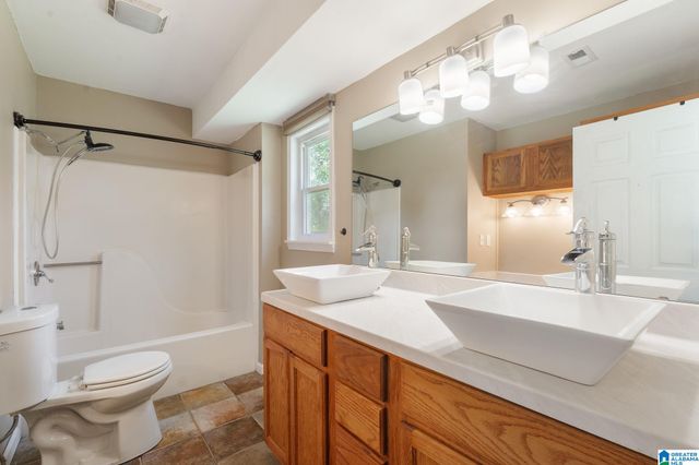 11410 FAIRWOOD AVENUE, Northport, AL 35475