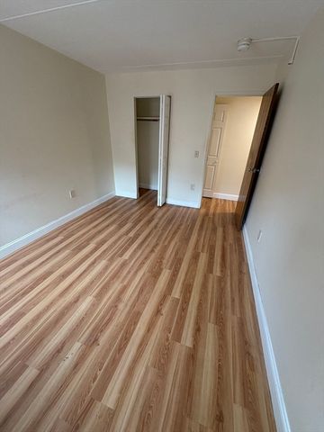 400 Massachusetts Avenue 35, Boston, MA 02115