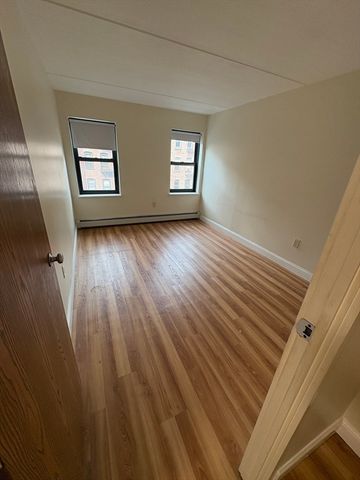 400 Massachusetts Avenue 35, Boston, MA 02115