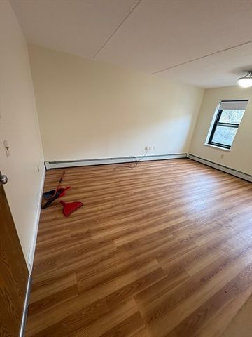 400 Massachusetts Avenue 35, Boston, MA 02115