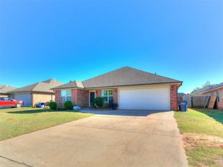 608 E Juniper Lane, Mustang, OK 73064
