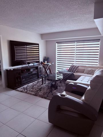 1250 NE 125th St 317A, North Miami, FL 33161