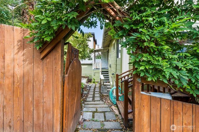 1923 15th Avenue S, Seattle, WA 98144
