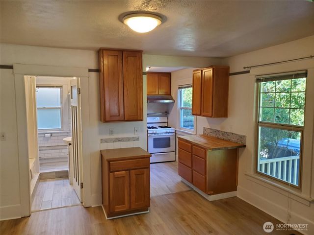 1923 15th Avenue S, Seattle, WA 98144