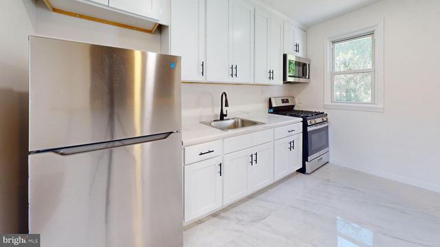 10 BERGEN AVE, Voorhees, NJ 08043