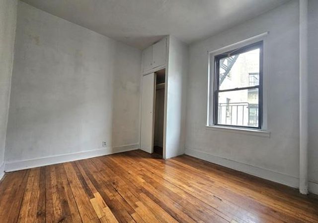 2167 33rd St Apt 4G, New York City, NY 11105