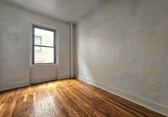 2167 33rd St Apt 4G, New York City, NY 11105
