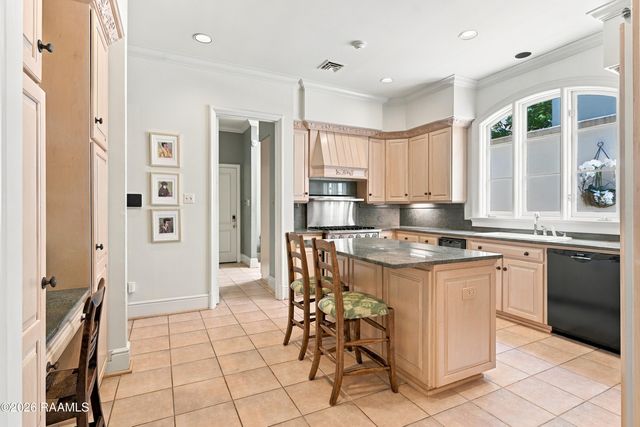 301 Oakleaf Drive, Lafayette, LA 70503