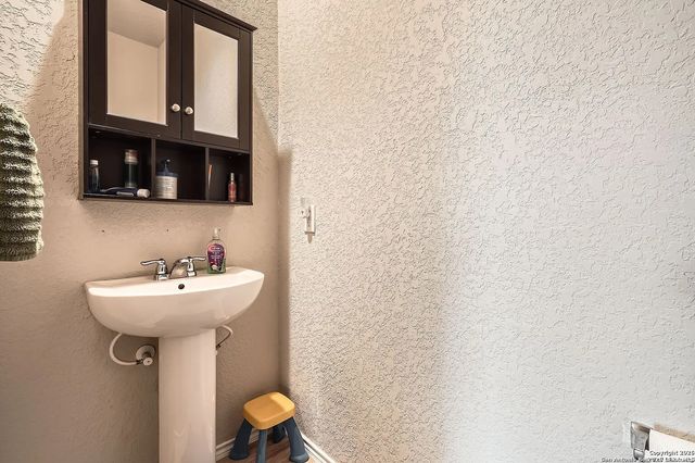 13039 Heathers Sun, St Hedwig, TX 78152