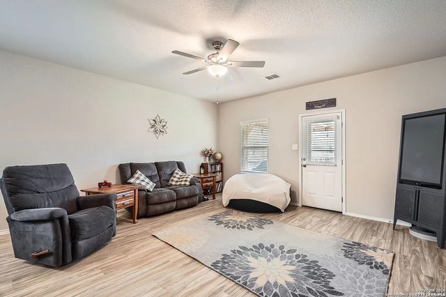 13039 Heathers Sun, St Hedwig, TX 78152