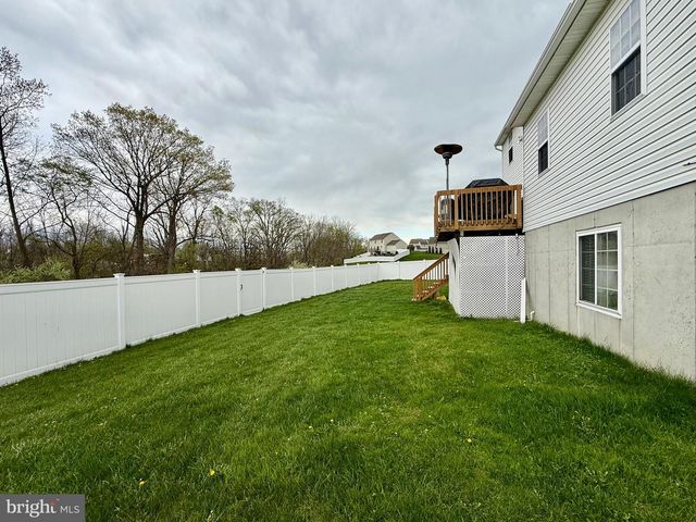 1813 SILVERLEAF LN, Palmyra, PA 17078
