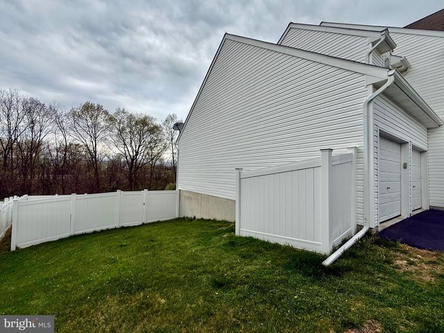 1813 SILVERLEAF LN, Palmyra, PA 17078