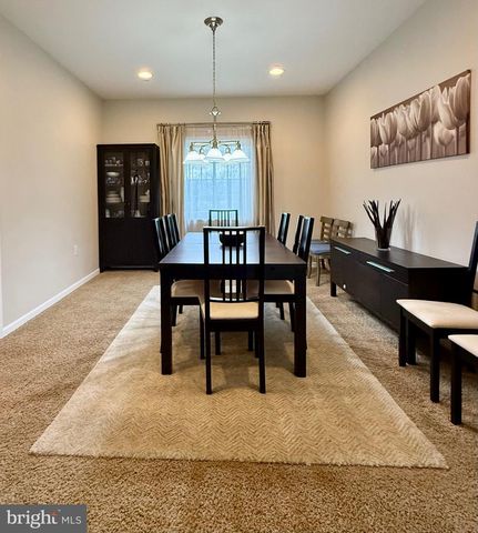 1813 SILVERLEAF LN, Palmyra, PA 17078